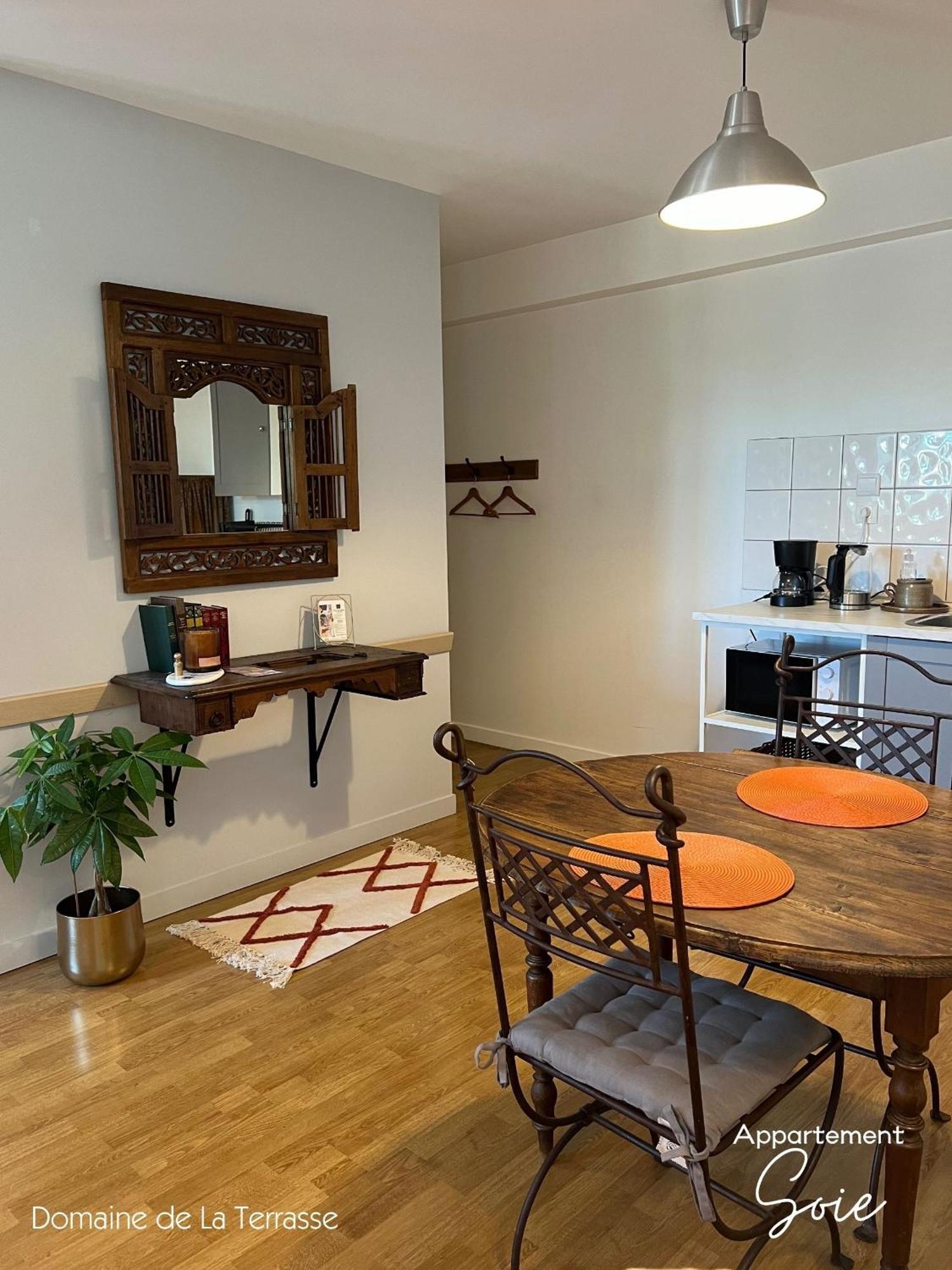 Domaine De La Terrasse Apartment Carbonne Екстериор снимка